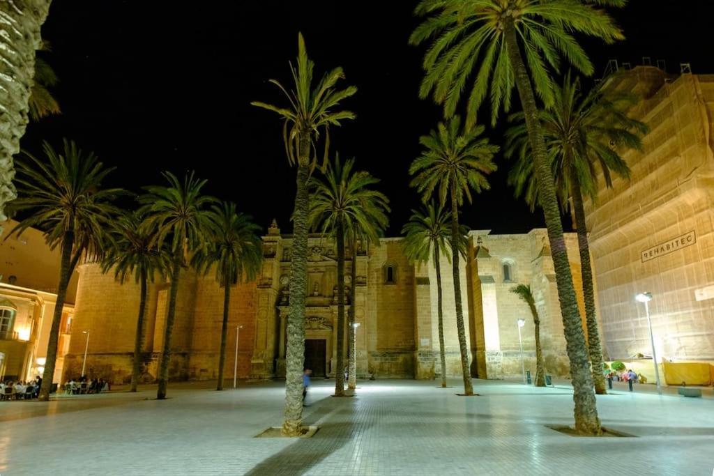شقة Lifehouse Cathedral * Free Parking* Superiorwifi* المرية المظهر الخارجي الصورة